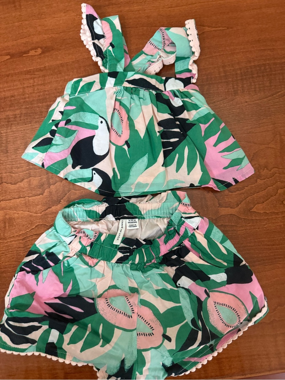 Janie & Jack 0-3m never worn Tropical Toucan Tank & Shorts Set - Green Pink